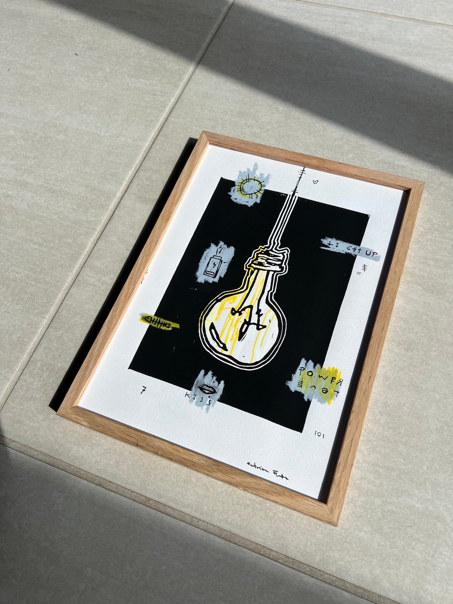 Pære med grå/gule detaljer