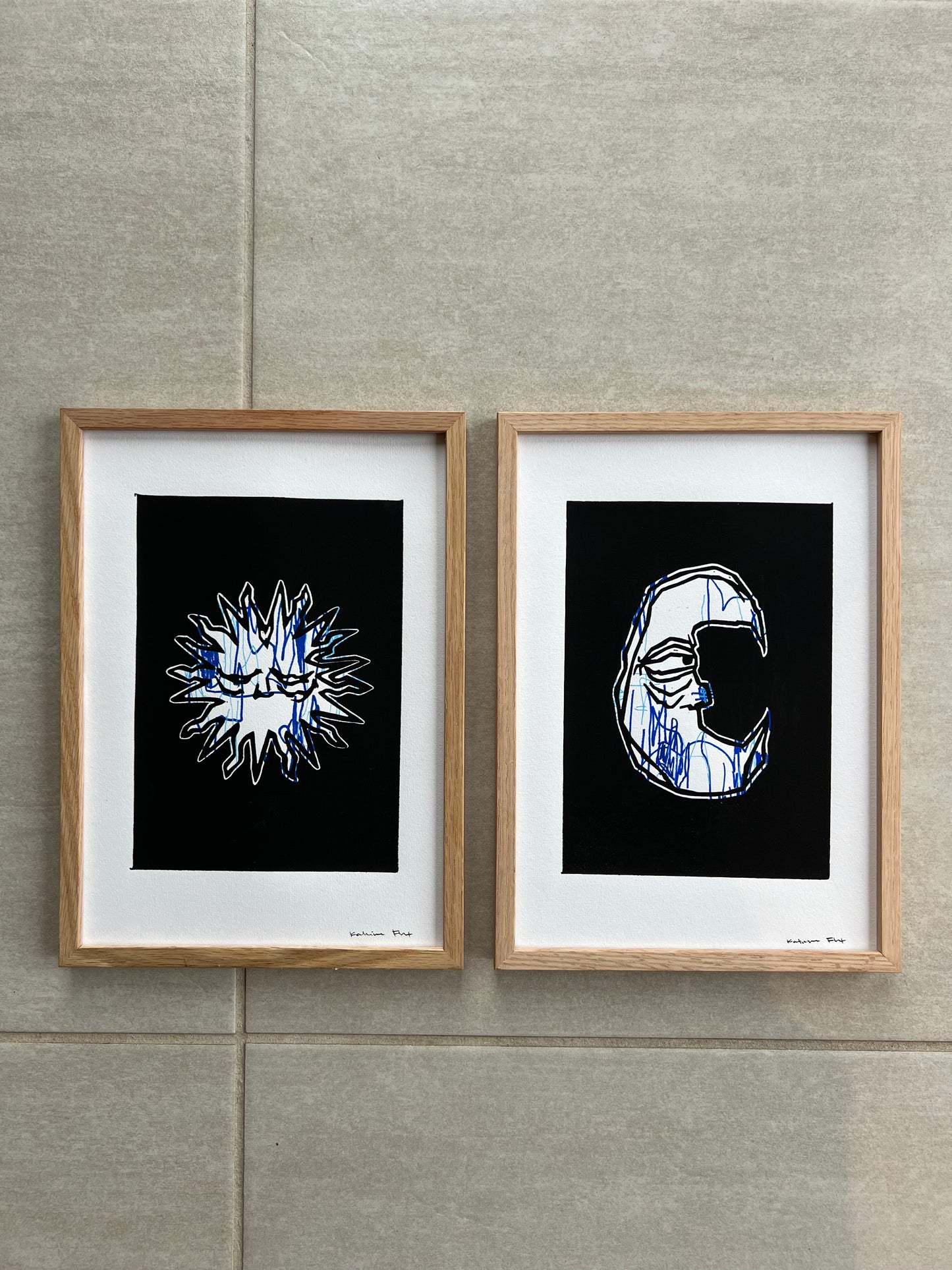 Måne med blå detaljer